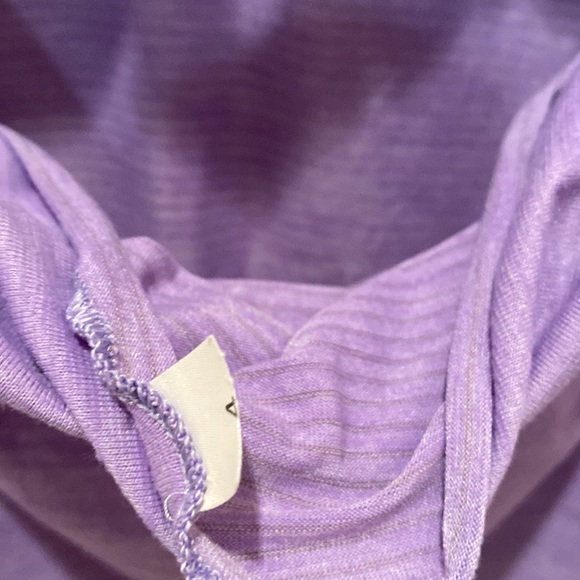 Size 4, Purple LuLulemon Tank, built-in Bra - Picture 4 of 4